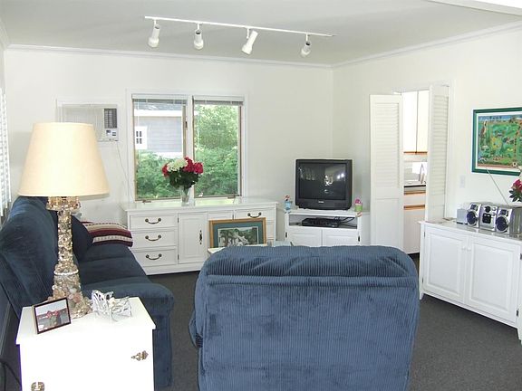 4th image of 529 Hoyt St