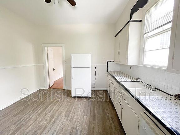 3rd image of 3933 Prytania St