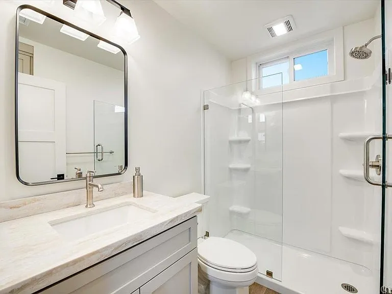 327 D St — Photo 14