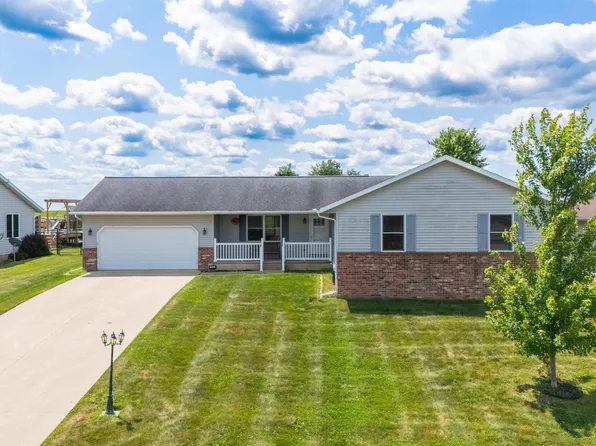 912 Dennis Dr, Eureka, IL 61530