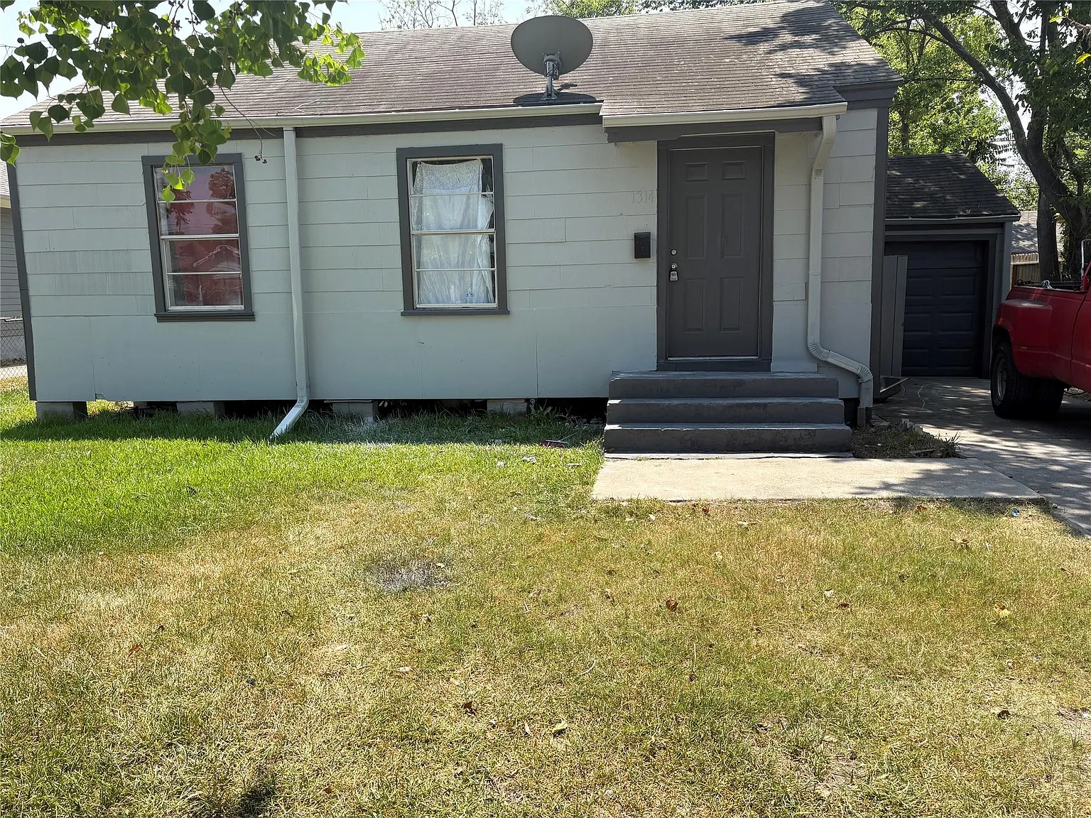 2 bed, 1.0 bath, 754 sqft, $1,100 — Photo 1