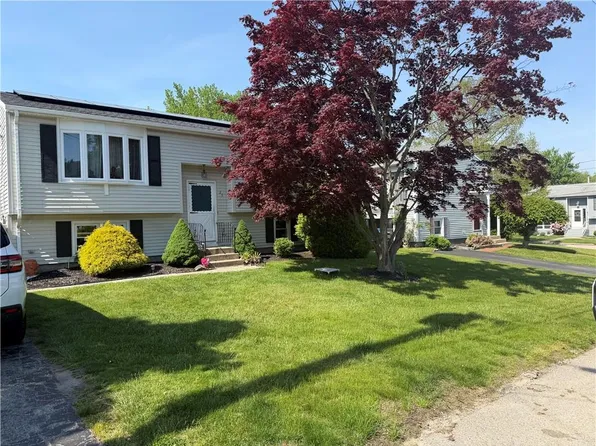 29 Hilda St, Cranston, RI 02920