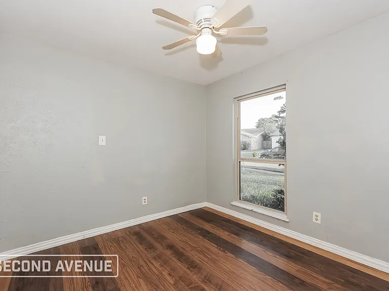 7525 Ashcrest Ln — Photo 17