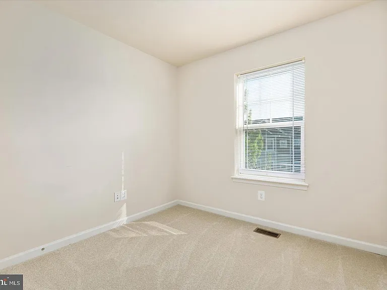 109 Splendor Garden Way — Photo 29