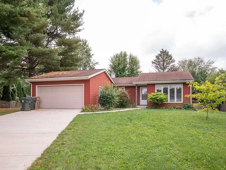 13 Keighley Cir — Photo 1