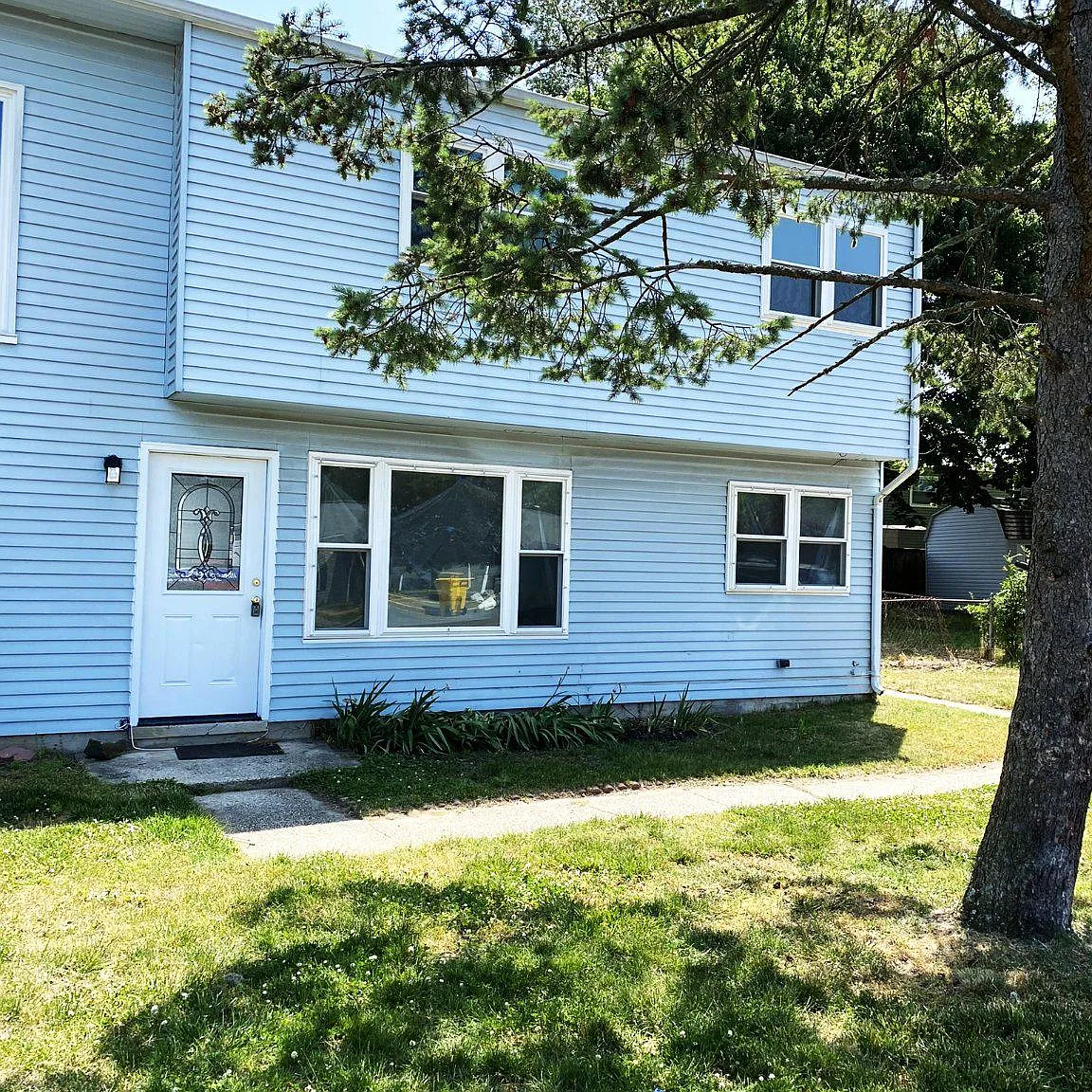 4 bed, 2.0 bath, 1440 sqft, $2,550 — Photo 1