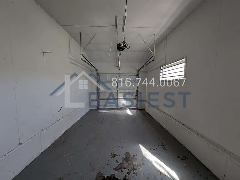 2405 E 58th St — Photo 20