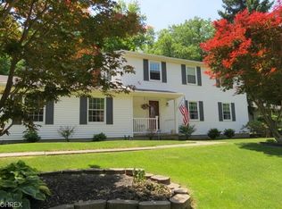 292 Chelmsford Dr, Aurora, OH