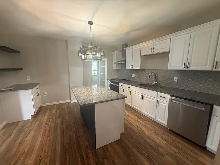 131 W Line St — Photo 19