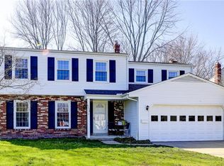 6138 Sherwood Dr, North Olmsted, OH 44070