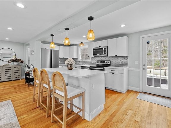 5th image of 184 Booth Hill Rd