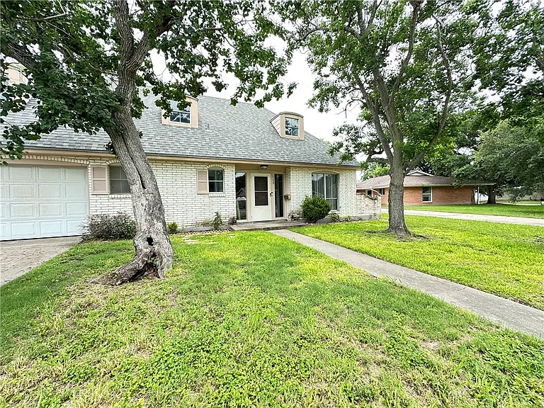 128 Fulton Pl — Photo 3