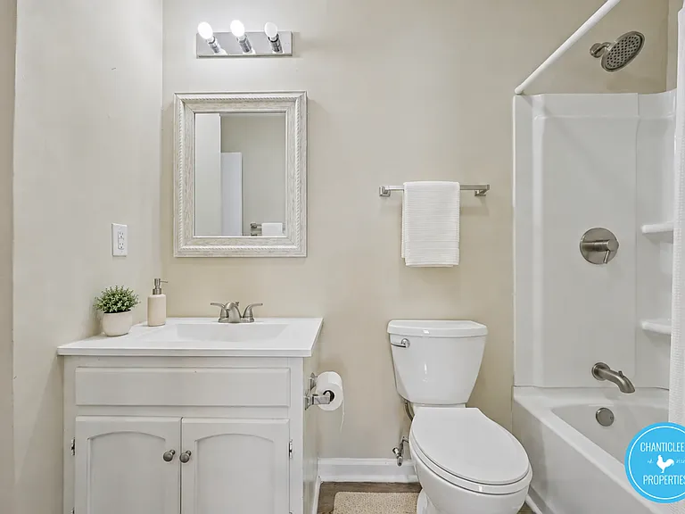 508-512 East Harden Street — Photo 9