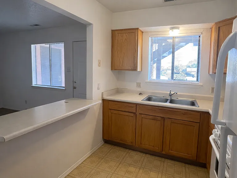 1333 San Mateo Blvd SE #7 — Photo 6