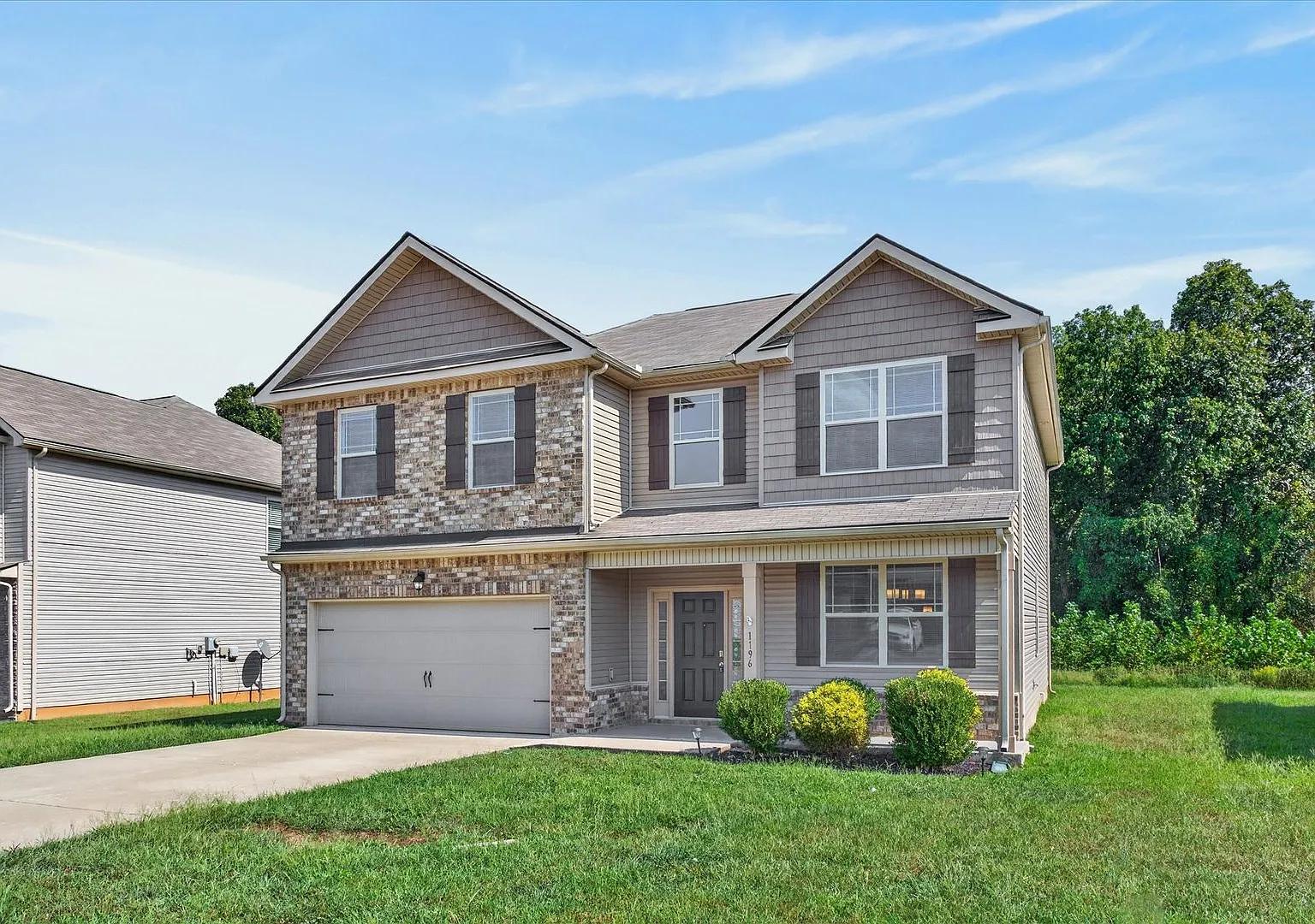 Pet Friendly Five Bedroom! — Photo 3