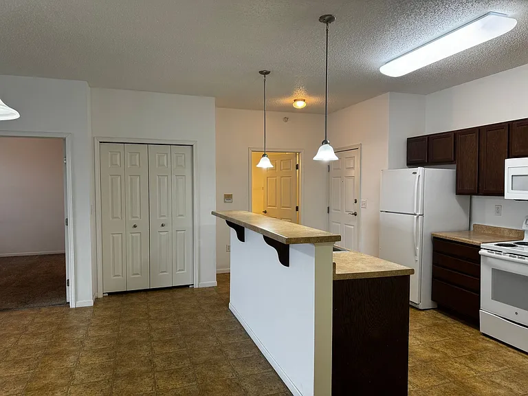 Old Orchard Apartments — Photo 16