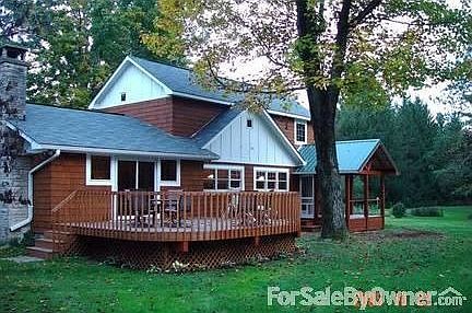 Deck side : looking southeast, Trex deck and cedar rail, very sturdy and maintenance free
