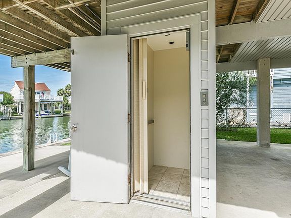 4th image of 16552 Anchor Way