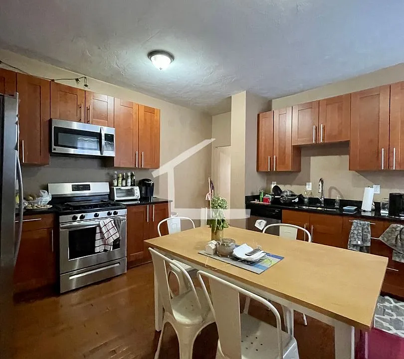 10 Glenville Ave #3