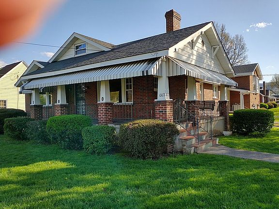 2nd image of 1002 Roanoke Blvd