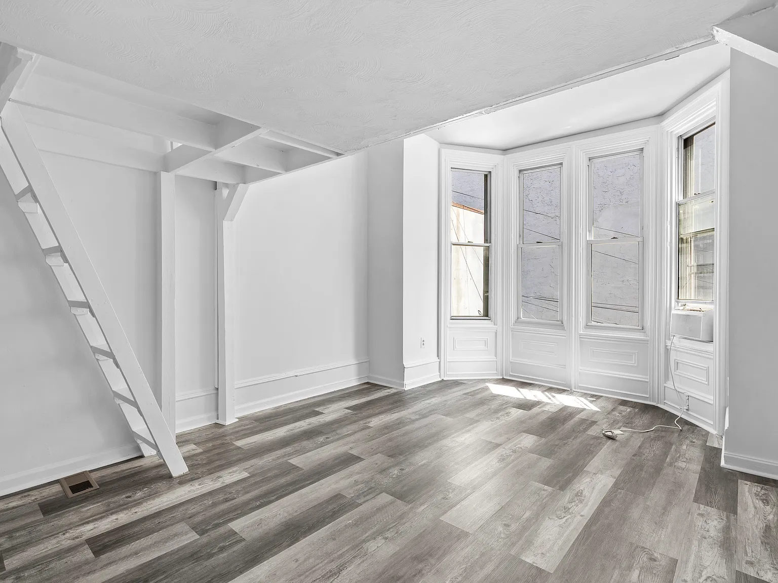 Studio, 650 sqft, $1,400 — Photo 1