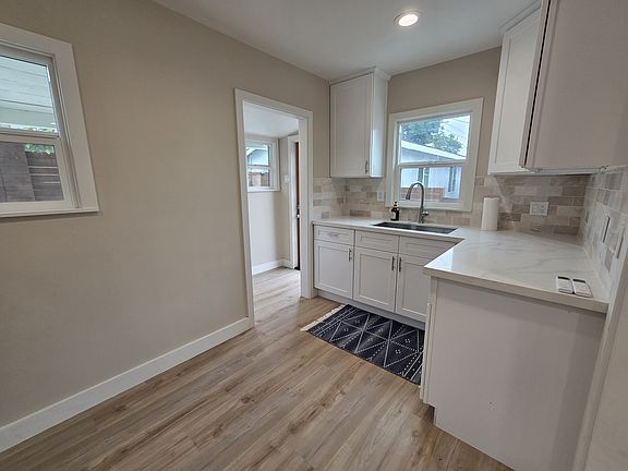 3rd image of 3421 Whiteside St
