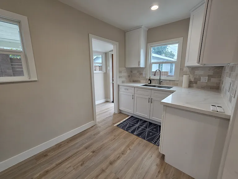 3421 Whiteside St — Photo 3