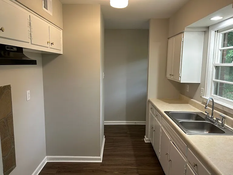 1296 Vicksburg Dr — Photo 5
