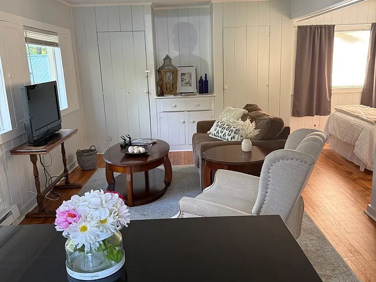 Cottage Ln — Photo 11