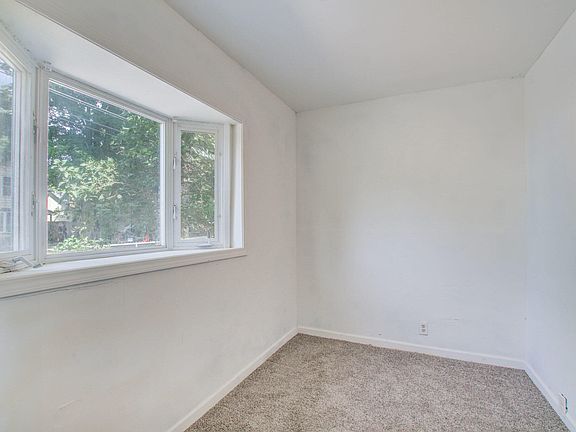 5th image of 506 S Sophia St