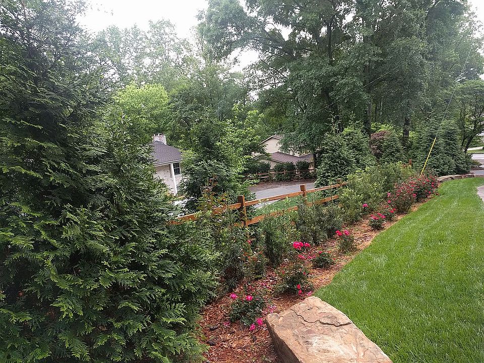 Front Left Streetscape