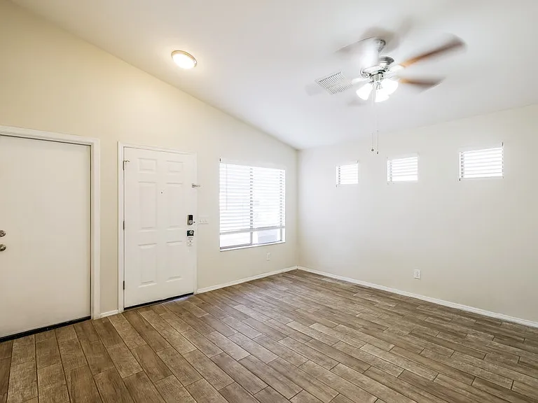 10559 W Amelia Ave — Photo 4