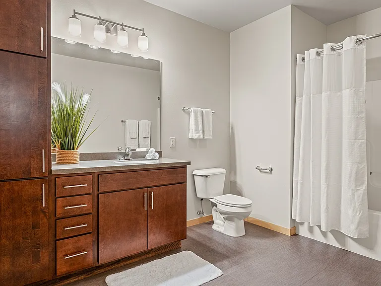 Elan Apartments Bathroom