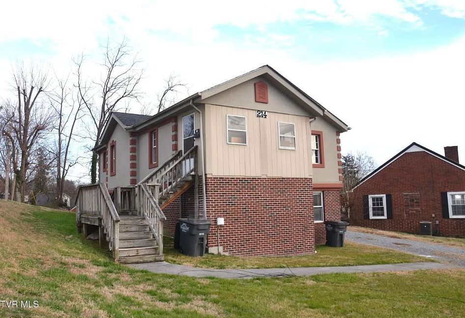 Separate entrance to the upper unit at 214 E. Ravine Rd