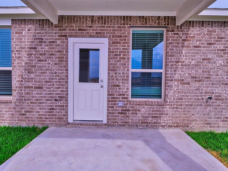 5735 Aurora Greens Ln — Photo 2