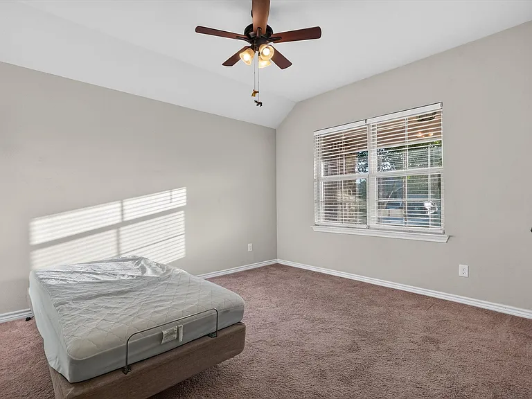 305 Acadia Ln — Photo 23