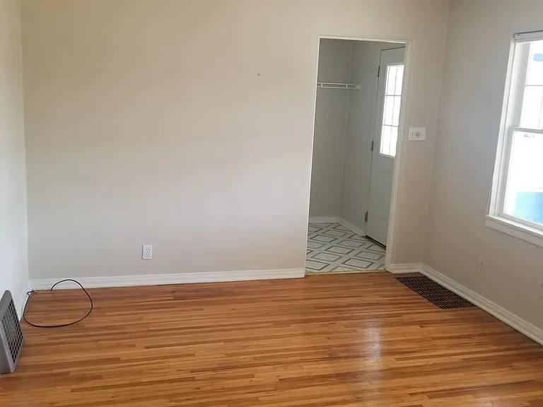 2221 Main St — Photo 7
