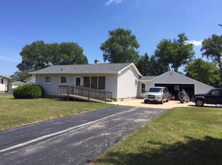 W141N5138 Ridgeway Ln, Menomonee Falls, WI 53051