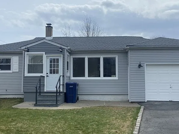 271 Valley Rd, Clark, NJ 07066