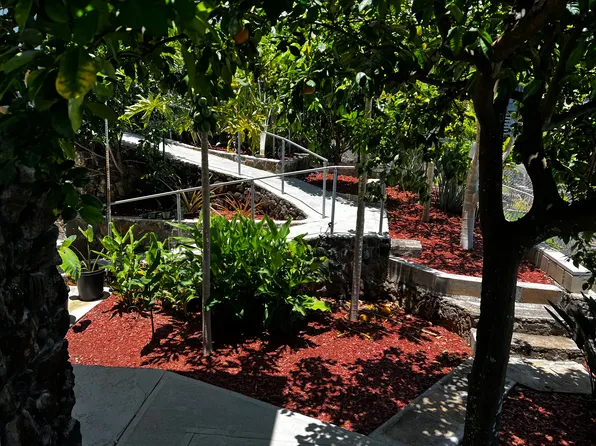 2142 Damon St, Honolulu, HI 96822