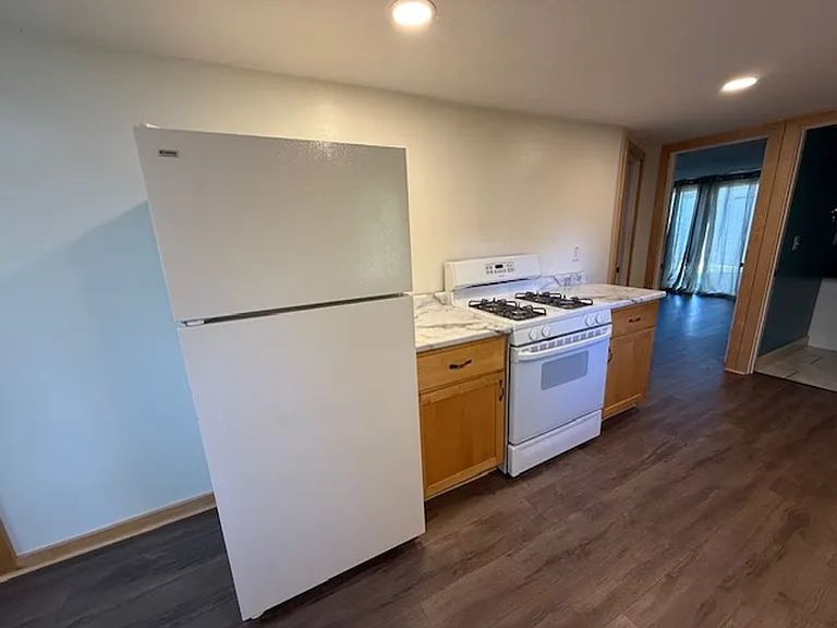 1214 W Rogers St — Photo 6
