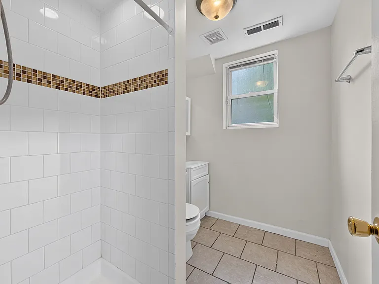 15726 Avalon Ave — Photo 7