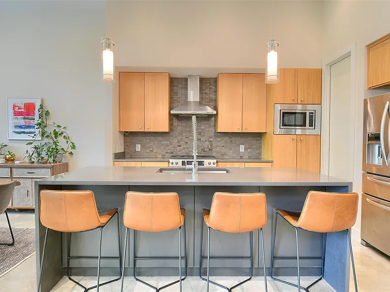 1009 E Riverside Dr #B — Photo 8