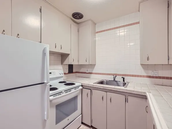 Holly Manor, 206 11th Ave E APT 8, Seattle, WA 98102