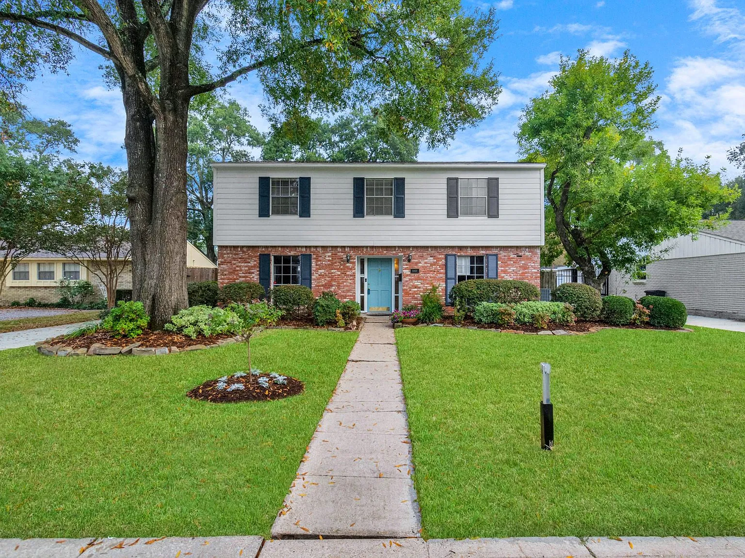 3 bed, 2.5 bath, 2042 sqft, $2,800 — Photo 2