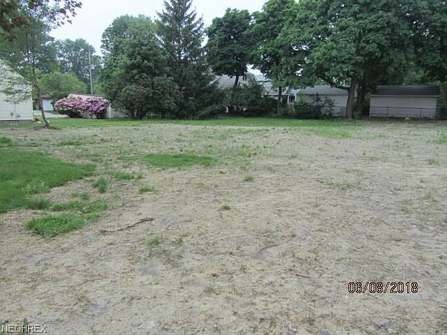 2nd image of 1785 Warrensville Center Rd