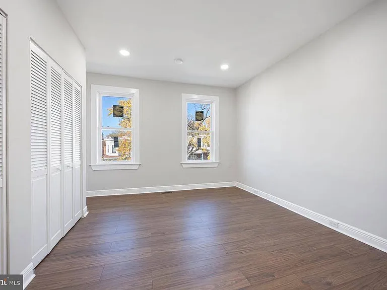 117 Collins Ave S — Photo 18