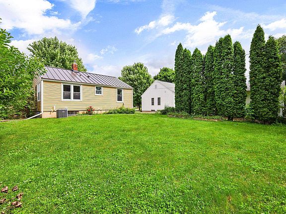 5th image of 426 Hillcrest Dr