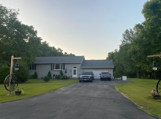 E7878 Cut Off Rd, New London, WI 54961