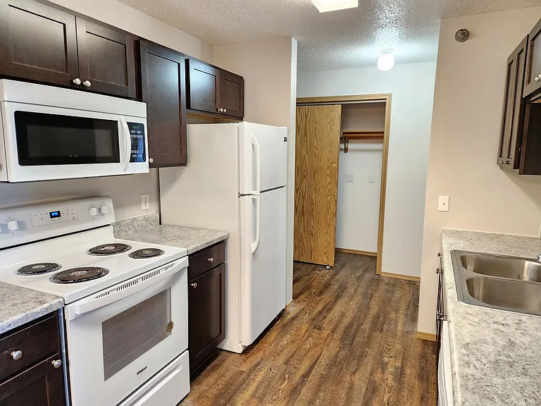 Prairie Gardens Apartments — Photo 24